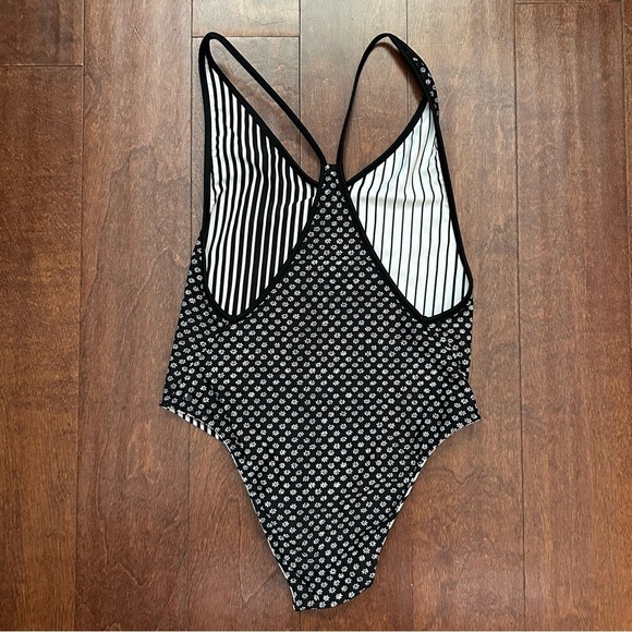 Volcom Reversible Striped Black and White Women’s One Piece, Size XS - Picture 12 of 16